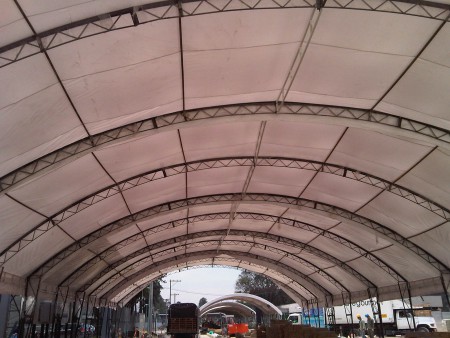Montaje de carpas hangar para obra